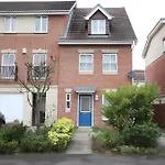 Dis-Counts For Family And Work Stays - 2X Ensuites, Private Parking And Garden