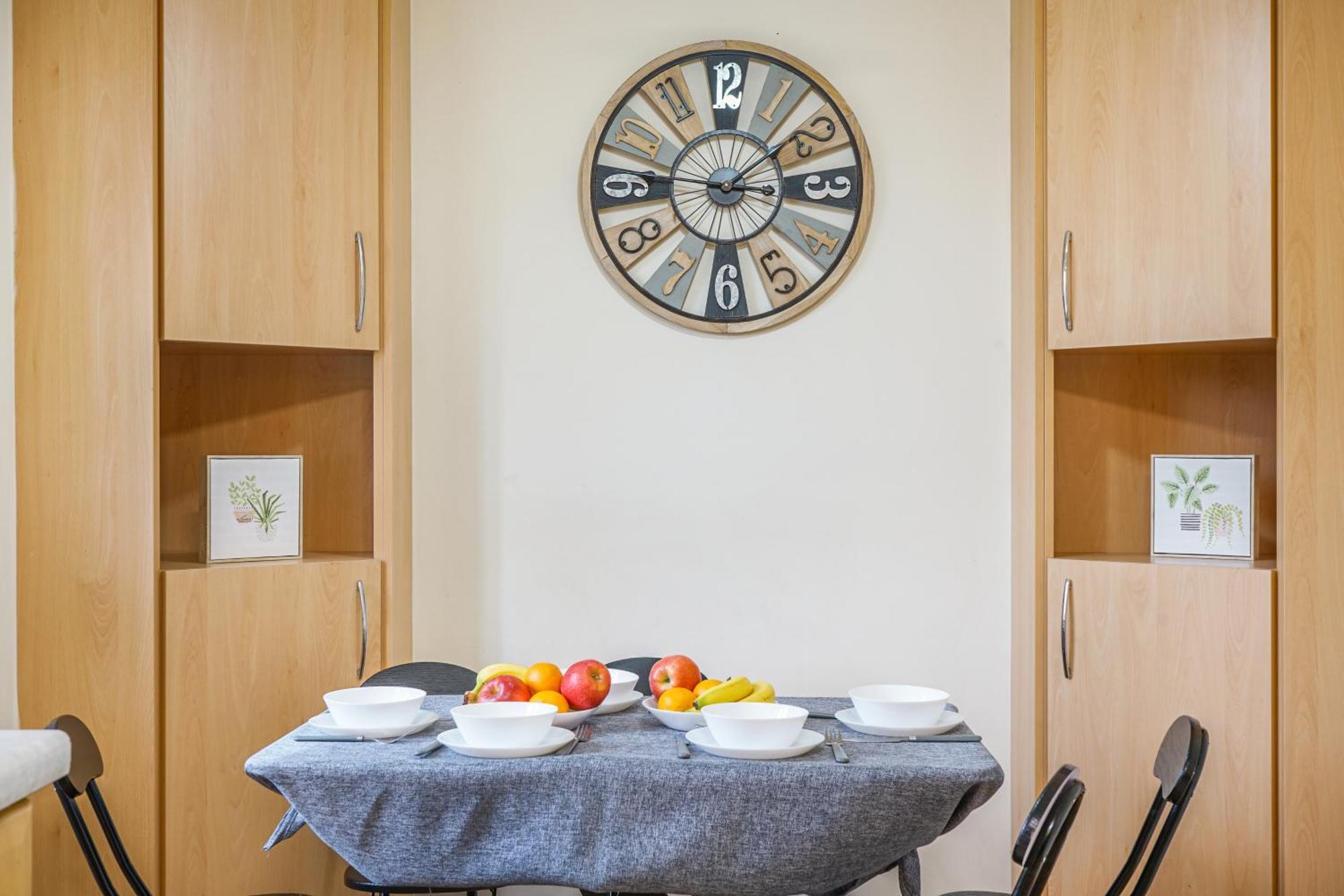 Holiday home Dis-counts For Family And Work - 2x Ensuites, Private Parking And Garden Langley Marish