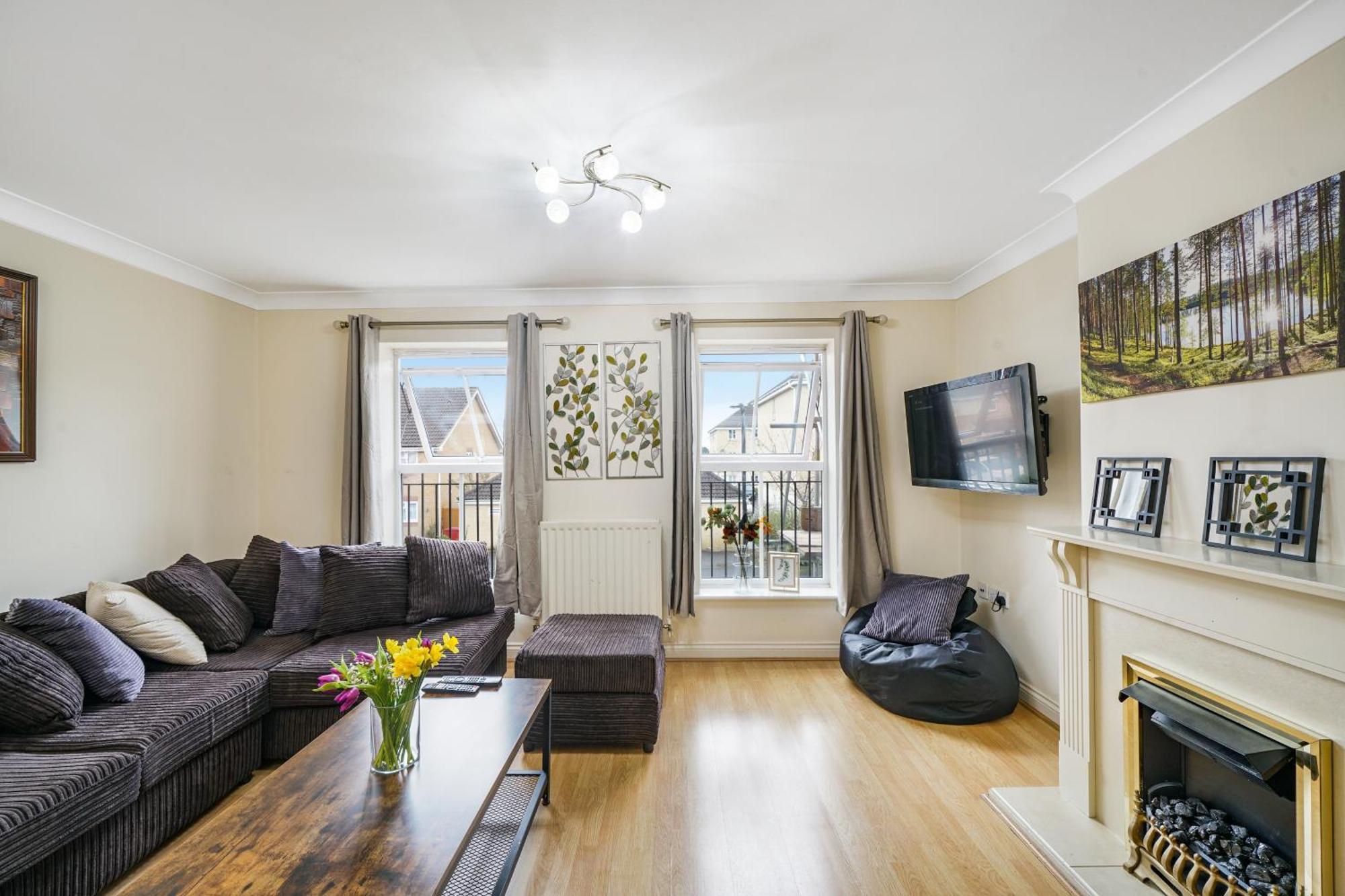 Dis-counts For Family And Work - 2x Ensuites, Private Parking And Garden