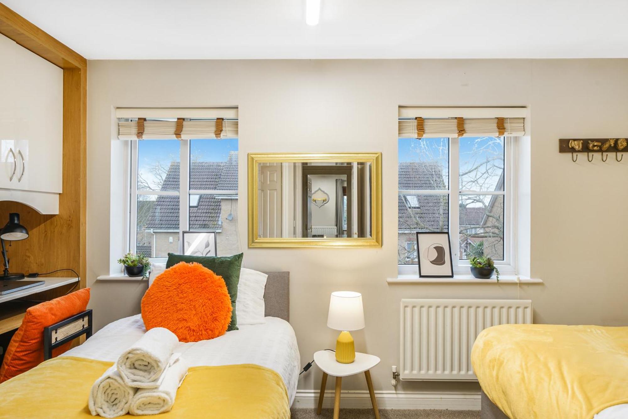 Dis-counts For Family And Work - 2x Ensuites, Private Parking And Garden