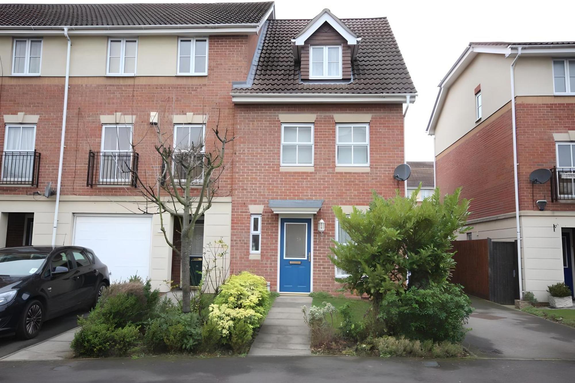 Holiday home Dis-counts For Family And Work - 2x Ensuites, Private Parking And Garden